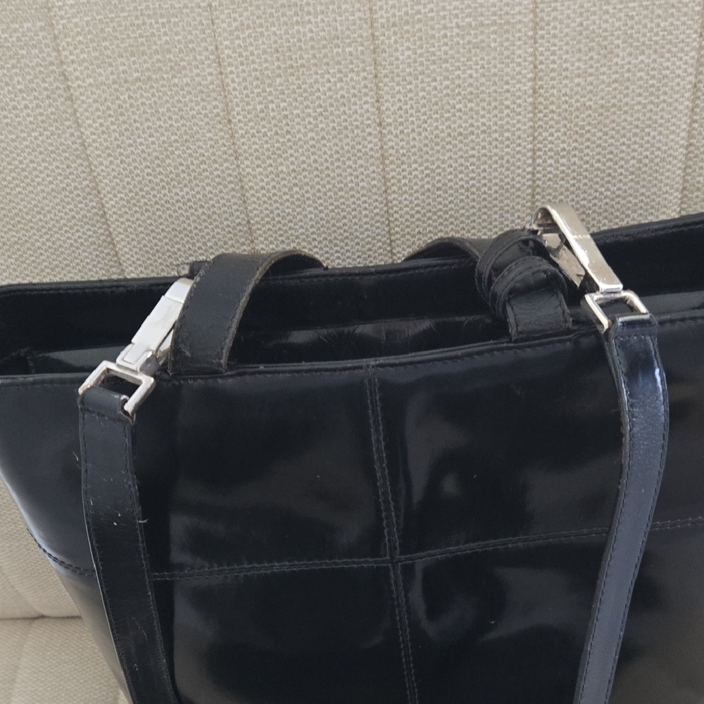 Elegant Black Leather Tote Bag - Picture 10 of 10